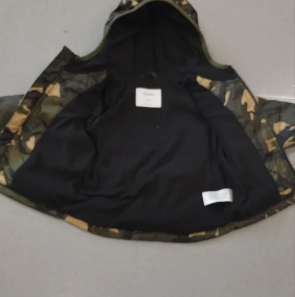 -Old Navy Hooded Frost-Free Puffer Jacket Toddler Camo Size: 12-18 M - Picture 4 of 9